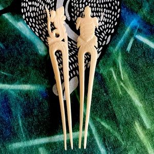 Two hand carved hair forks. Turtle and gecko or lizard are the theme